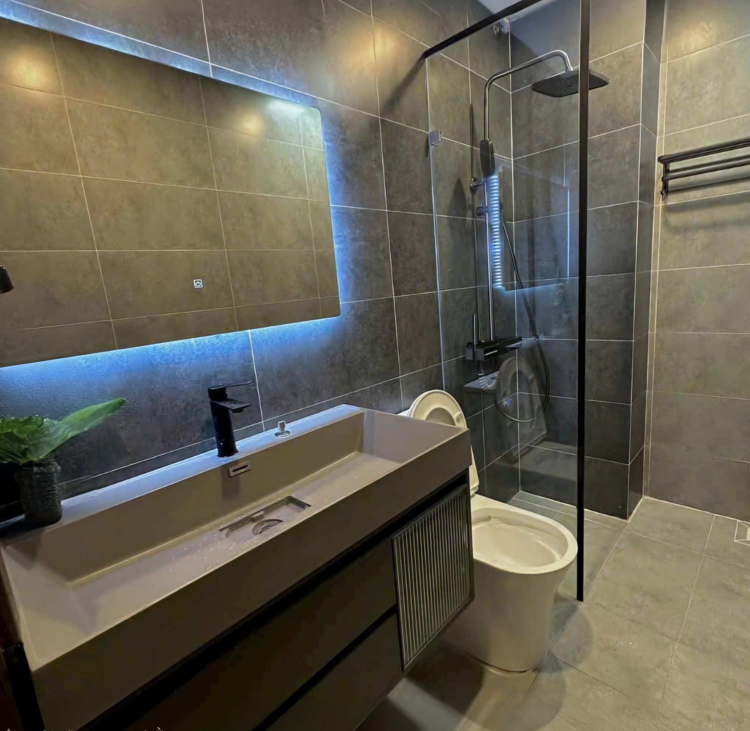 Tôi cho thuê Nhà VP, Nhà Hàng, KD, 94m2_ 5T; vỉa hè, Hoàng Quốc Việt-30 Tr - Ảnh 2